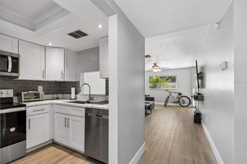 1 bedroom Condominium at 2460 Northside Drive #604, Azalea Woods Condo, Clearwater — photo 4