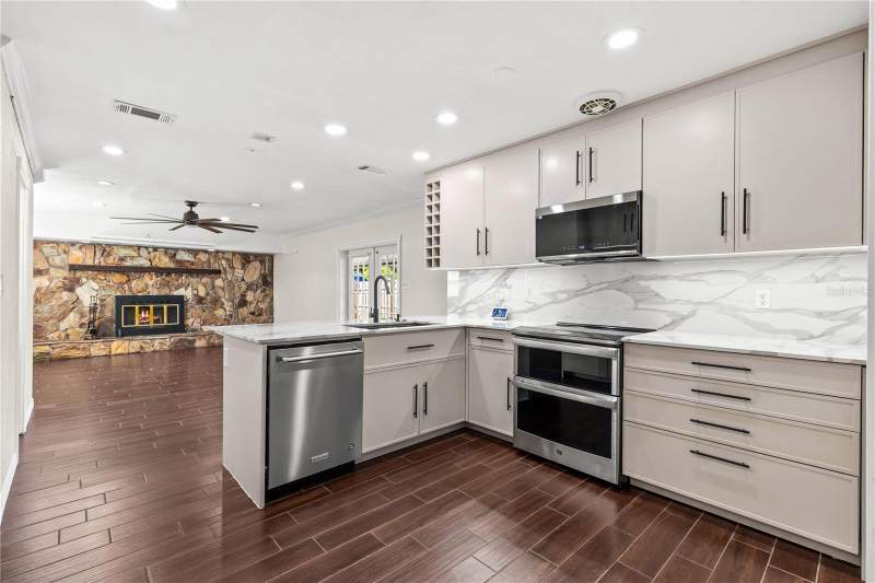 2 bedroom Single Family Residence at 844 87th Avenue, El Centro, St Petersburg — photo 3