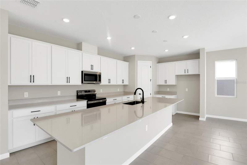 4 bedroom Single Family Residence at 199 Bull Frog Lane, Seasons At Magnolia Pointe, Umatilla — photo 5
