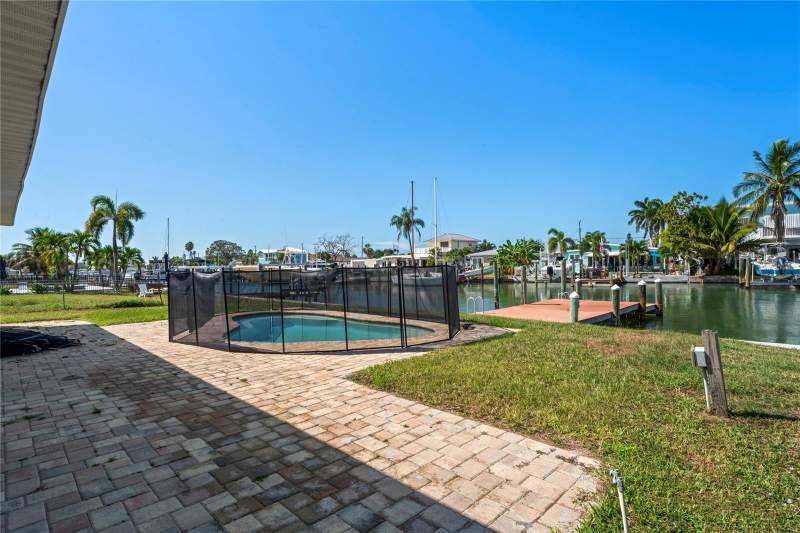 3 bedroom Single Family Residence at 516 Crystal Drive, Crystal Island, Madeira Beach — photo 2