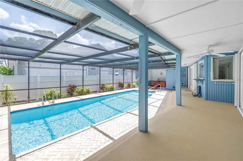 4 bedroom Single Family Residence at 3000 Heron Place, Feather Sound, Clearwater — photo 2