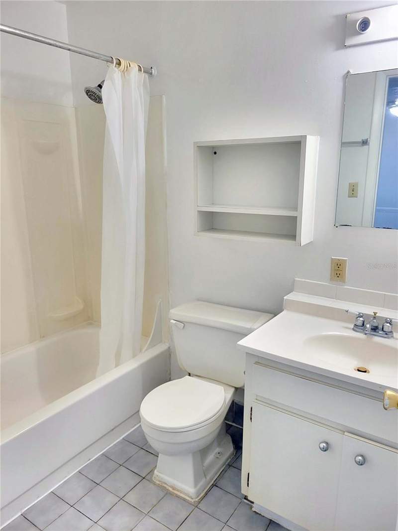 4 bedroom Condominium at 914 SW 8th Avenue #26, Lamancha, Gainesville — photo 2