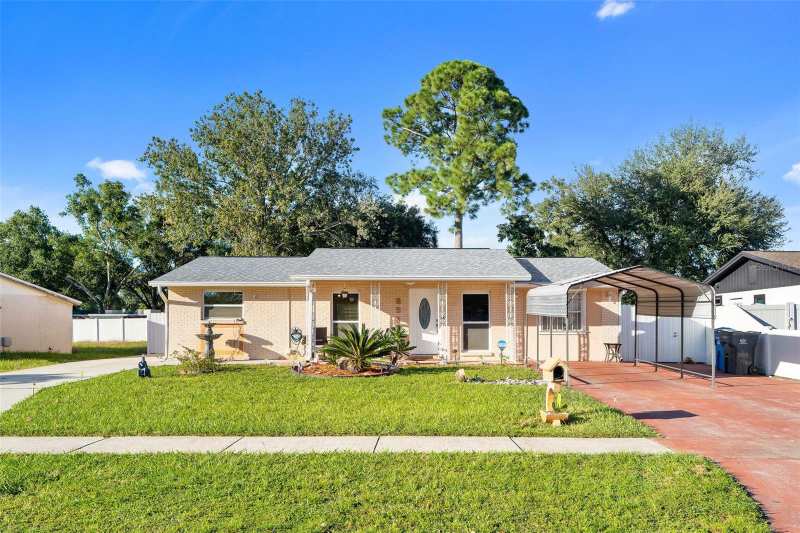 4 bedroom Single Family Residence at 8513 Woodlake Drive, Townn Country Park, Tampa — photo 1