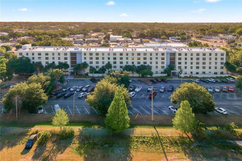 2 bedroom Condominium at 701 S Madison Avenue #420, Lakeside Crossing Condo, Clearwater — photo 1