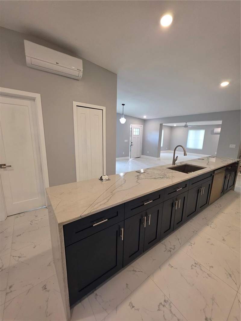 3 bedroom Single Family Residence at 1911 W Amelia Street, Spring Lake Manor Add 01, Orlando — photo 3