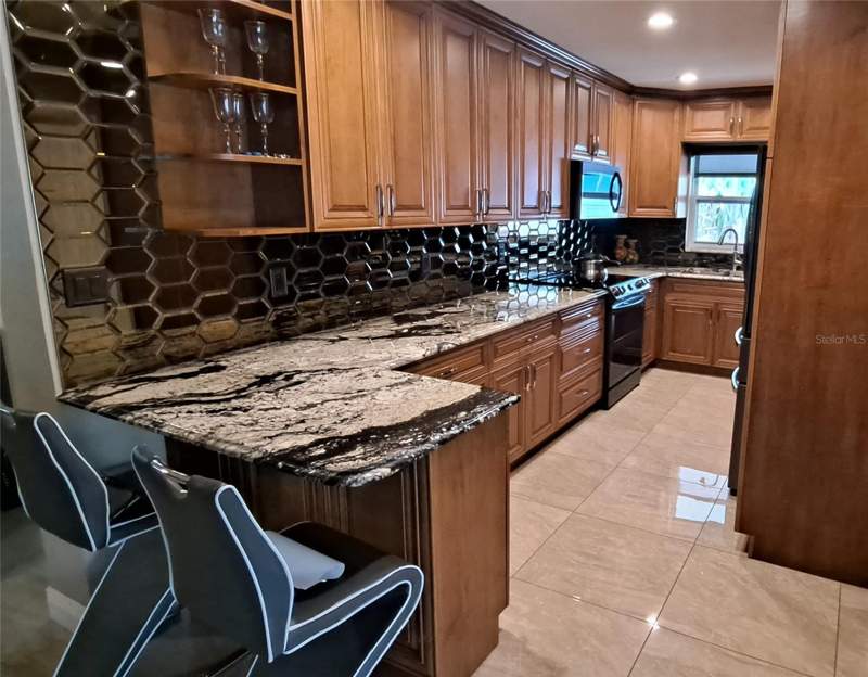 5 bedroom Single Family Residence at 3964 22nd Avenue, Harshaw Lake 2, St Petersburg — photo 5