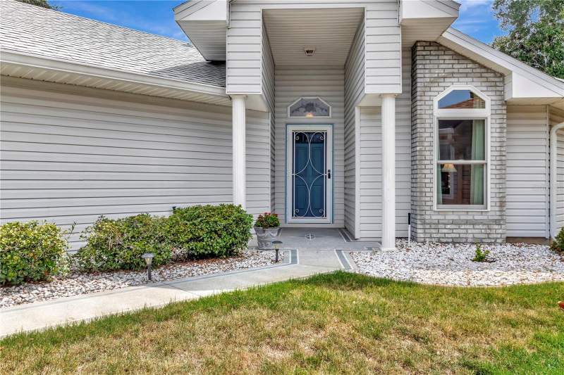 3 bedroom Single Family Residence at 21707 Queen Mary Court, Royal Highlands Ph I Sub, Leesburg — photo 2