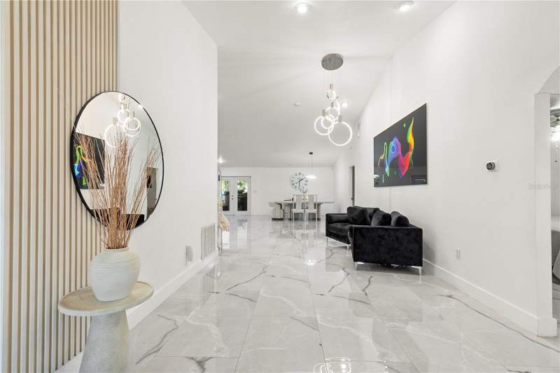5 bedroom Single Family Residence at 8019 N Gomez Avenue, Silver Lake Estates, Tampa — photo 4