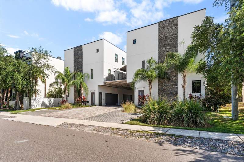 3 bedroom Townhouse at 4910 W McElroy Avenue #6, McElroy Ave Twnhms, Tampa — photo 2