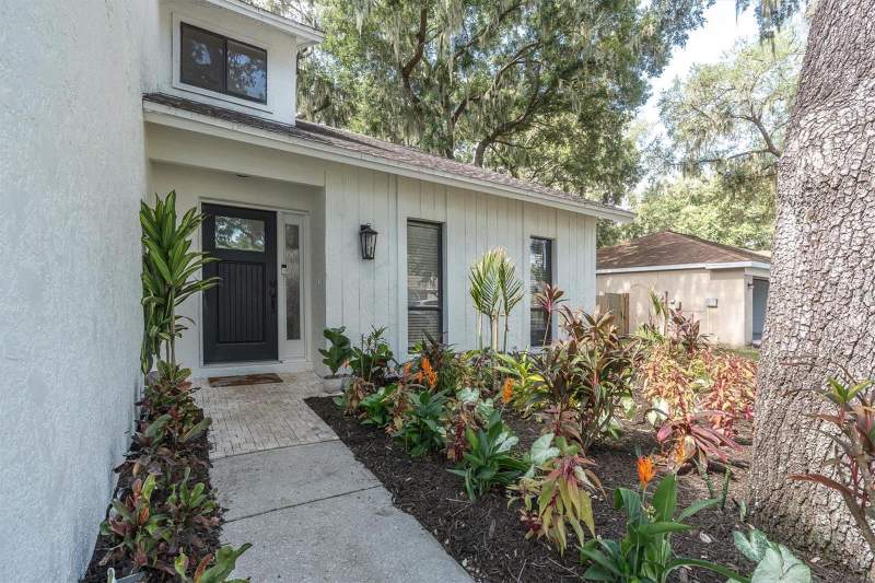 4 bedroom Single Family Residence at 1901 Landside Drive, The Willows Unit 2, Valrico — photo 3