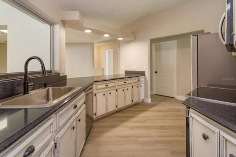 1006 Beckstrom Drive, Oviedo FL - photo 10 of 35