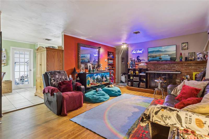 3 bedroom Single Family Residence at 1400 Spartan Avenue, Leesburg Wentzels Sub, Leesburg — photo 4