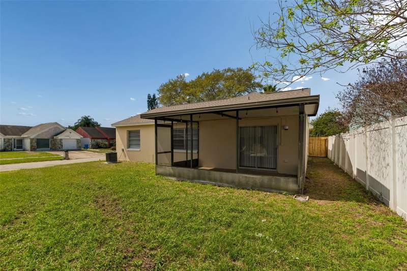 3 bedroom Single Family Residence at 8301 Iberia Place, Riverdale Sub Ph 2, Tampa — photo 4