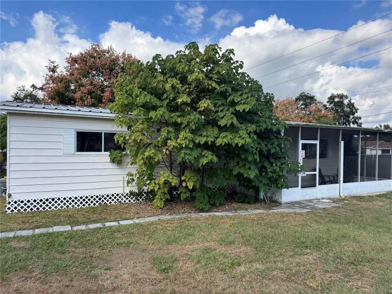 2 bedroom Mobile Home at 3402 Pearson Road, Valrico, Valrico — photo 1