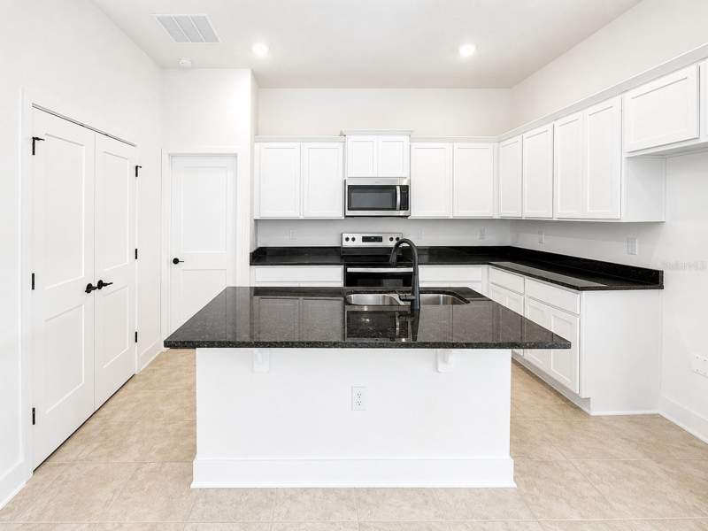 4 bedroom Single Family Residence at 270 Verny Grove Lane, Arbor Park, Leesburg — photo 3