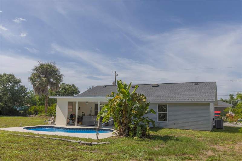 2 bedroom Single Family Residence at 10453 Greenway Avenue, Port Charlotte Sec 064, Englewood — photo 3