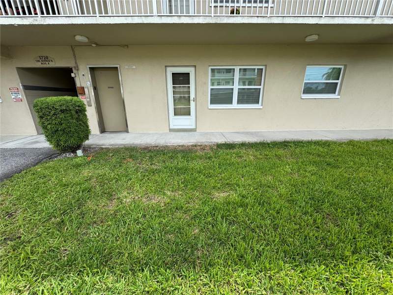 2 bedroom Condominium at 5720 13th Avenue #106B, Tyrone Garden Apts Condo, St Petersburg — photo 2