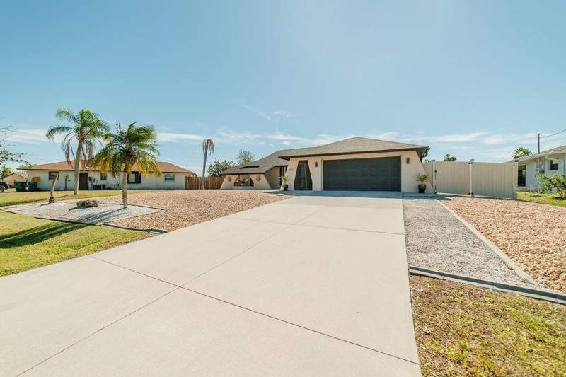 2 bedroom Single Family Residence at 9273 Carnation Avenue, Port Charlotte Sec 074, Englewood — photo 3