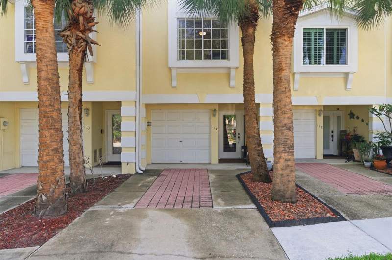 3 bedroom Townhouse at 117 Brent Circle, Seaside Estates, Oldsmar — photo 2