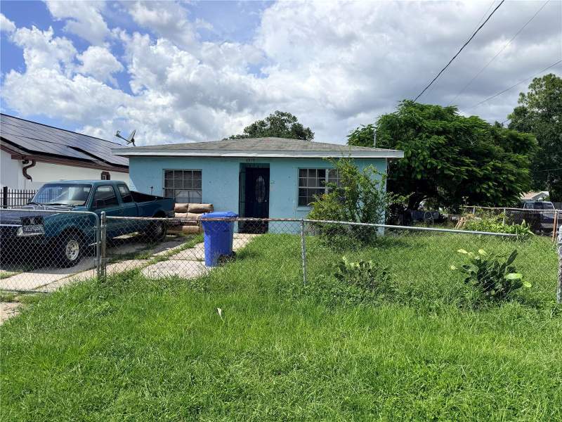 3 bedroom Single Family Residence at 3915 W Broad Street, Hibiscus Gardens, Tampa — photo 3
