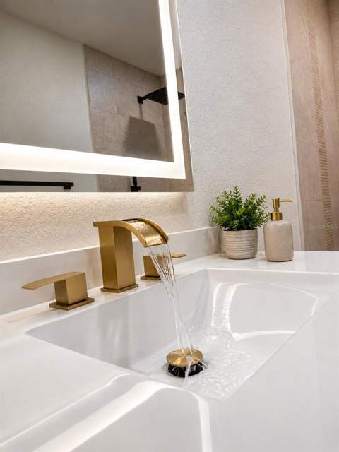 212 Driftwood Place, Palm Harbor FL - photo 13 of 60