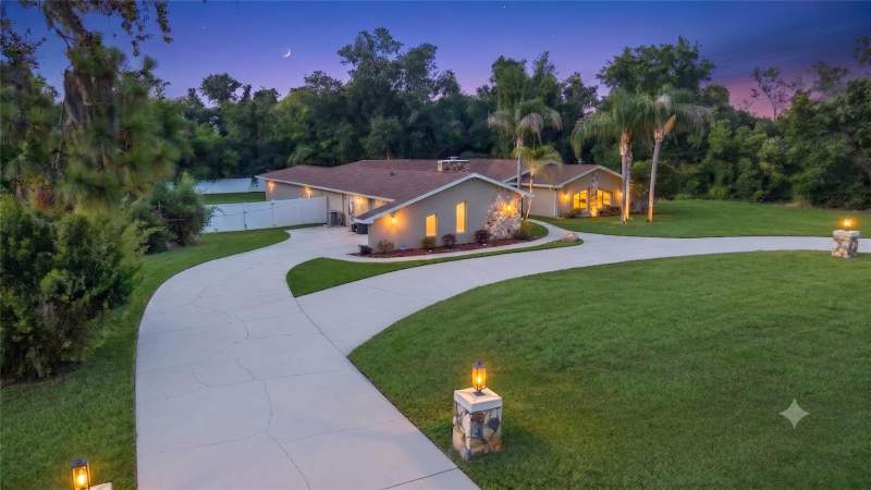 4 bedroom Single Family Residence at 7487 River Country Drive, River Country Estates, Weeki Wachee — photo 2
