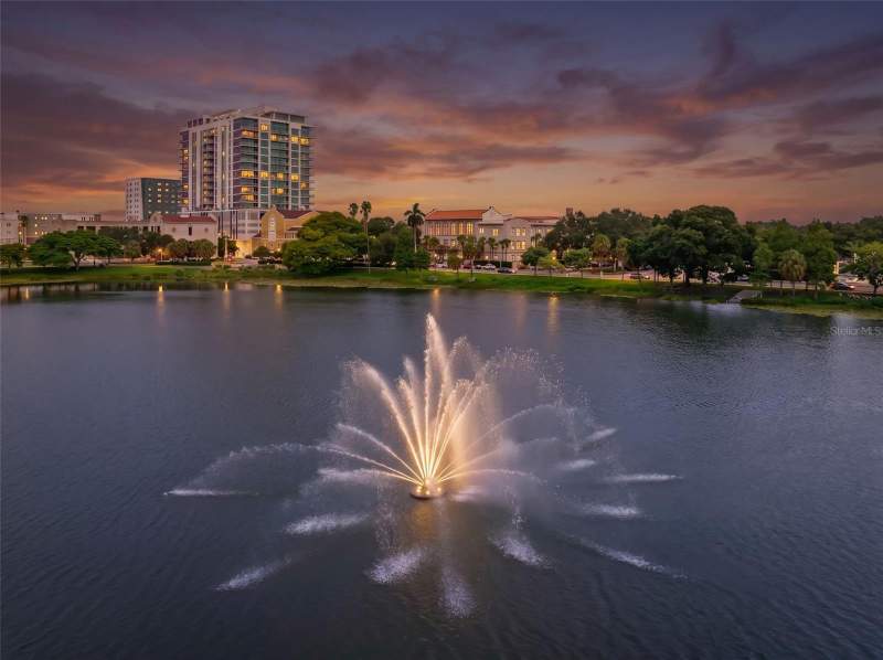 1 bedroom Condominium at 701 Mirror Lake Drive #201, 701 Mirror Lake Condo, St Petersburg — photo 2