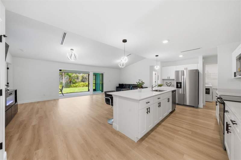 4 bedroom Single Family Residence at 49 Troutdale Street, Port Charlotte Sec 014, Port Charlotte — photo 4