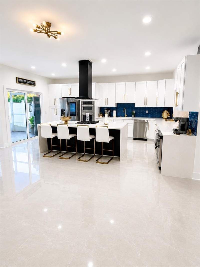 5 bedroom Single Family Residence at 452 Bath Club Boulevard, Bath Club Estates 3rd Add, North Redington Beach — photo 5