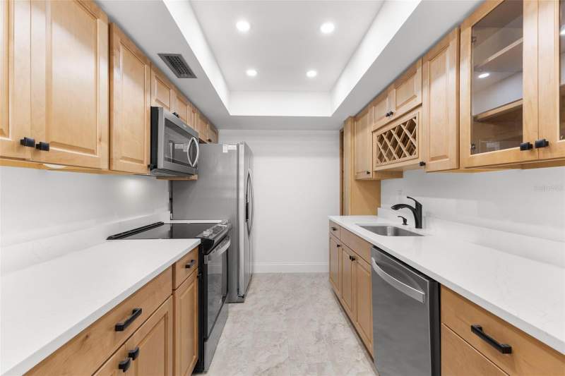 1 bedroom Condominium at 1001 Pearce Drive #302, Seville Condo 2, Clearwater — photo 3