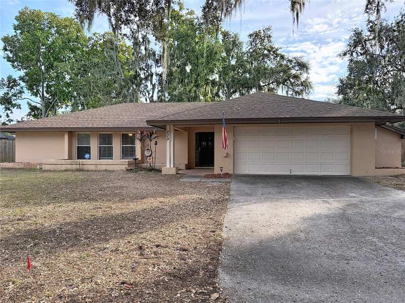 3 bedroom Single Family Residence at 209 First Street, Tavares Vista Del Largo Water Plant Site, Tavares — photo 1