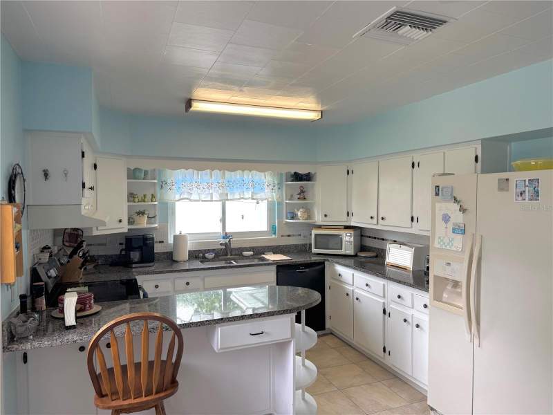 3 bedroom Single Family Residence at 1527 Lakeview Road, Highland Lake Sub 1st Add, Clearwater — photo 4