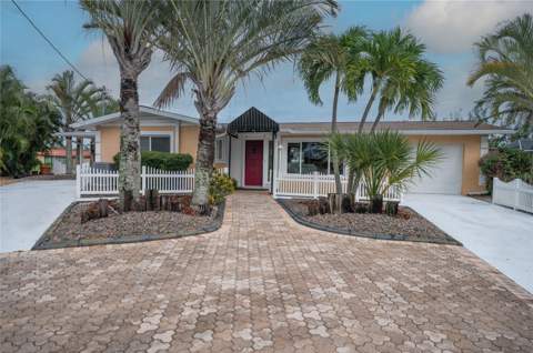 4223 Royal Palm Drive, Bradenton FL - photo 7 of 53