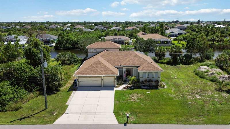 5 bedroom Single Family Residence at 15392 Aldama Circle, Port Charlotte Sec 082, Port Charlotte — photo 5