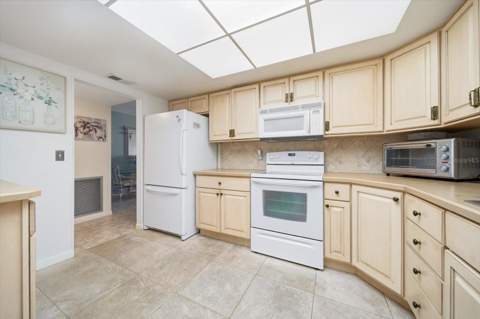 5108 Brittany Drive #607, St Petersburg FL - photo 9 of 46
