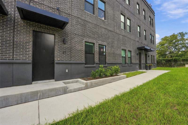 3 bedroom Townhouse at 1218 E Kay Street #27, Canvas Tpa Townhomes Phase 1, Tampa — photo 3