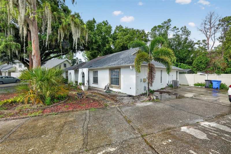 2 bedroom Half Duplex at 3205 Laurel Dale Drive, North Lakes Sec I Unit, Tampa — photo 1