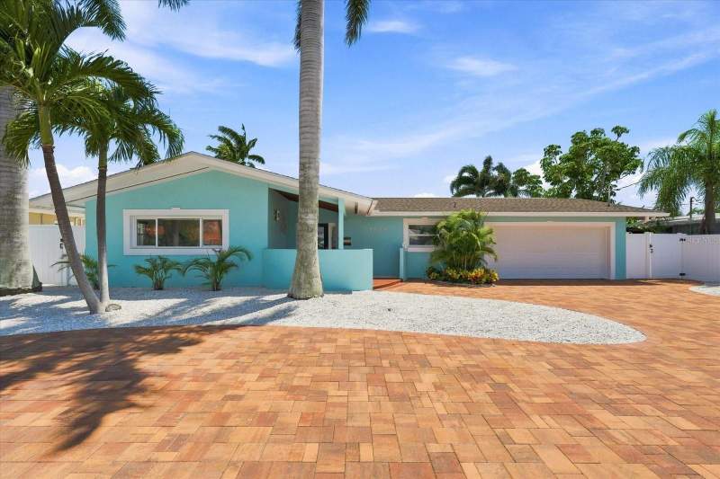 3 bedroom Single Family Residence at 7852 CAUSEWAY BOULEVARD, SOUTH CSWY ISLE SUB, ST PETERSBURG — photo 2