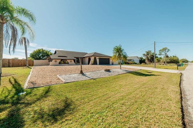 2 bedroom Single Family Residence at 9273 Carnation Avenue, Port Charlotte Sec 074, Englewood — photo 2