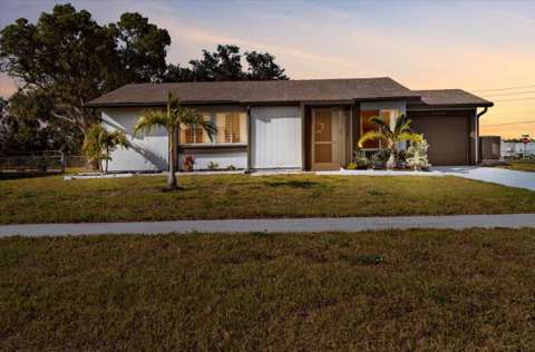 5520 Kenwood Drive, starter home for sale in North Port