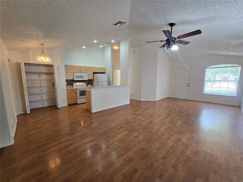 4 bedroom Single Family Residence at 1926 29th Avenue, Pine City Sub Rep, St Petersburg — photo 4