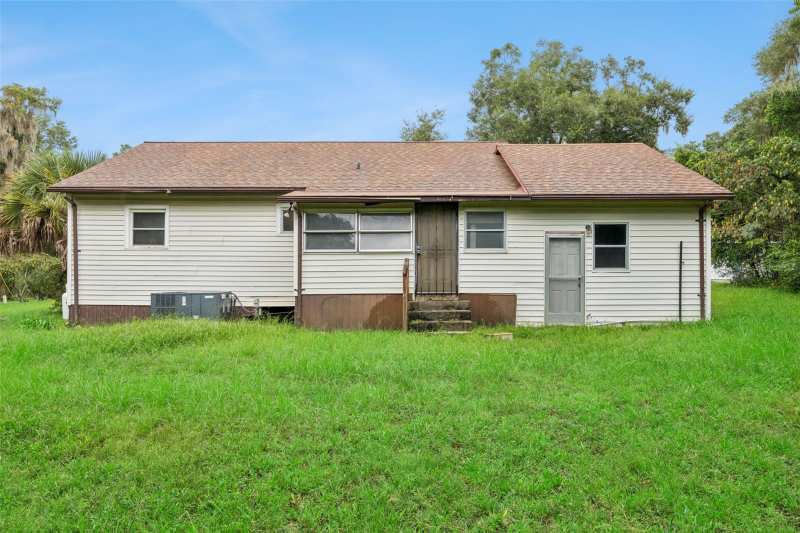 2 bedroom Single Family Residence at 381 W Ohio Avenue, Lake Helen Blk 136 & 143 Hill, Lake Helen — photo 1