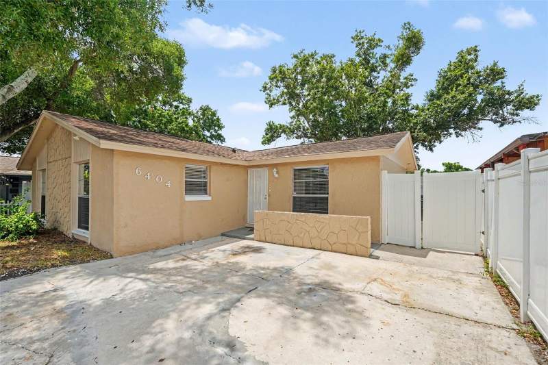 3 bedroom Single Family Residence at 6404 Freedom Court, Cameo Villas Unit 1, Tampa — photo 2