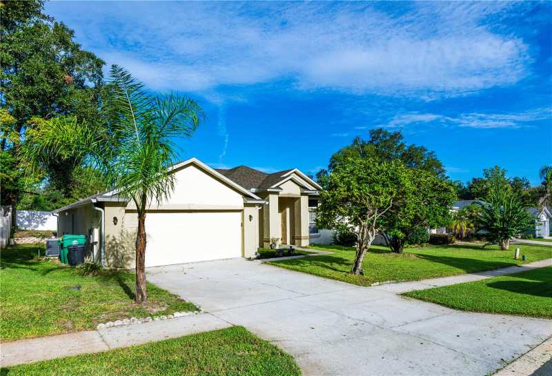 4 bedroom Single Family Residence at 1306 Island Cove Drive, Waterford Lakes, Deland — photo 1