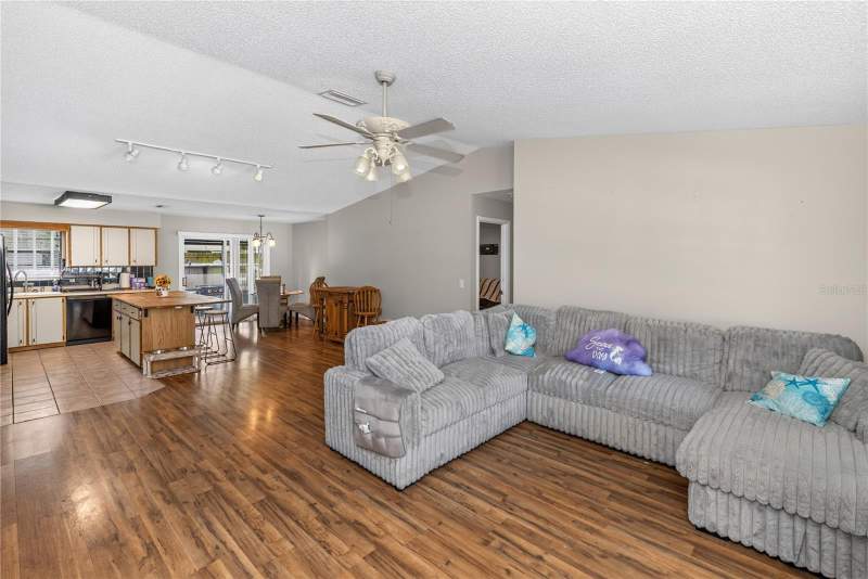 3 bedroom Single Family Residence at 2512 Pine Tree Drive, Florida Shores 01, Edgewater — photo 3