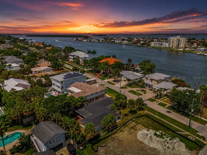 3 bedroom Single Family Residence at 730 Bay Esplanade, Mandalay Rep Of Blk 25, Clearwater Beach — photo 2