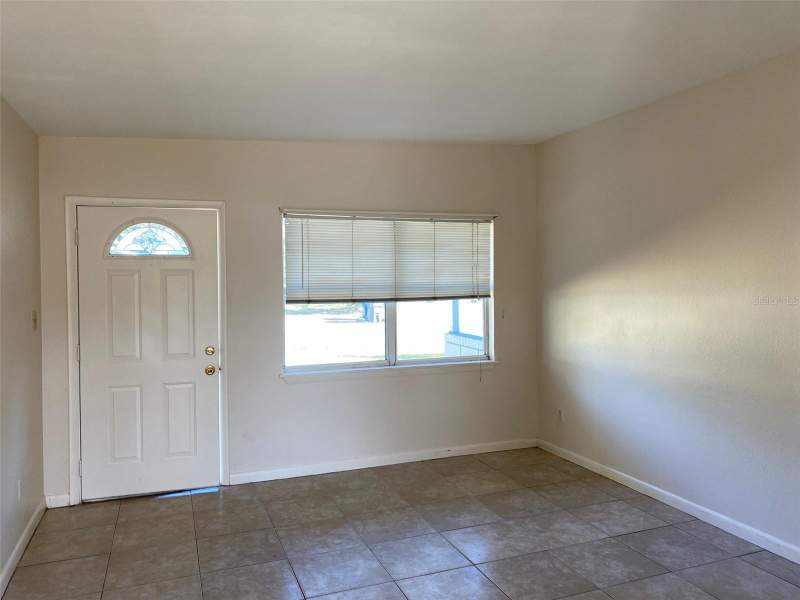 3 bedroom Single Family Residence at 1105 Briarwood Road, Brandon Terrace Park Unit 1, Brandon — photo 4