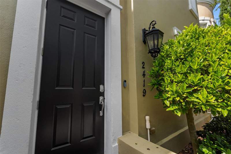 3 bedroom Townhouse at 2419 Victoria Gardens Lane, Victoria Park Soho Twnhms, Tampa — photo 3