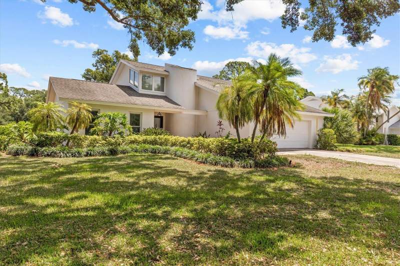 4 bedroom Single Family Residence at 13915 Whisperwood Drive, Feather Sound Custom Home Site, Clearwater — photo 2