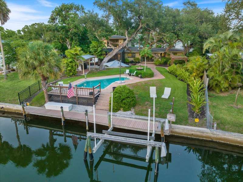 3 bedroom Single Family Residence at 1827 Baywood Drive, Bay View Acres, Sarasota — photo 1